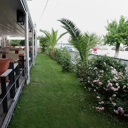 ホテル Evvoiki Akti 3*