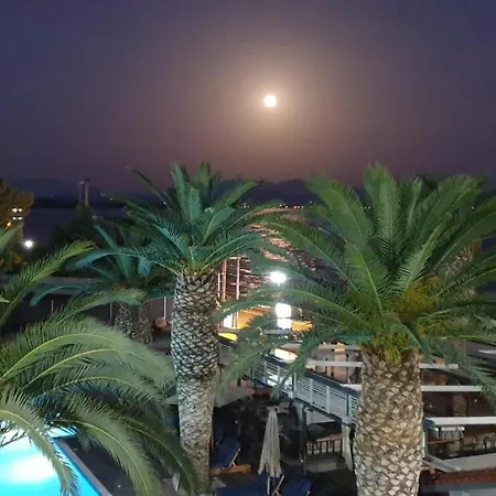 ホテル Evvoiki Akti 3*