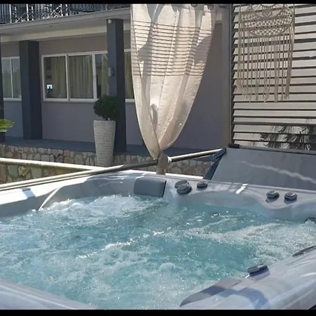 Hotel Evvoiki Akti 3*
