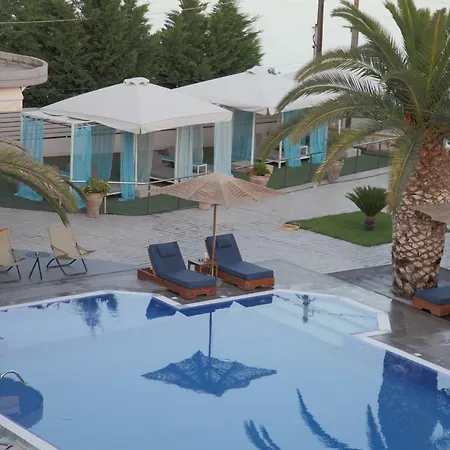 ホテル Evvoiki Akti 3*