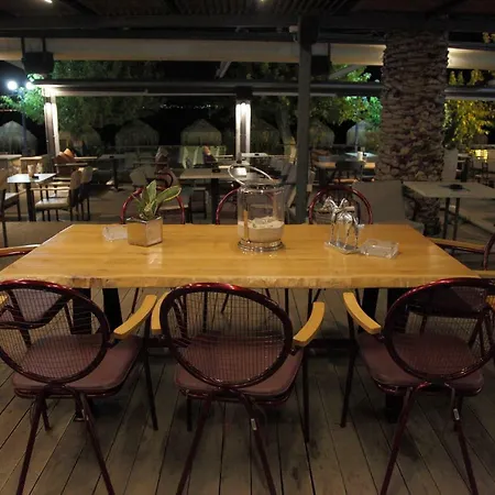 Evvoiki Akti ホテル Politiká