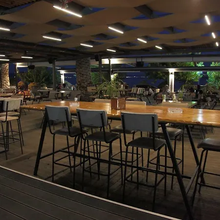 Evvoiki Akti 3* Politiká