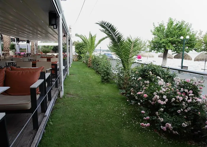 Hotel Evvoiki Akti 3*