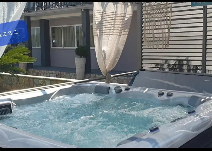 Hotel Evvoiki Akti 3*